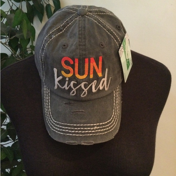 SOLD The Spring Shop Gray Distressed 'Sun Kissed' Cap One Size Fits Most - Picture 9 of 11